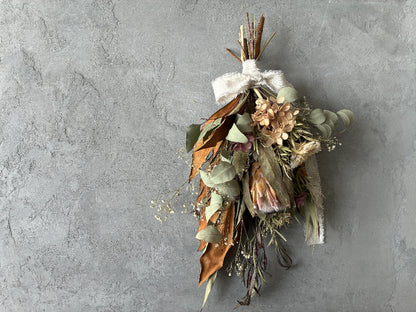 プロテアスサーラのスワッグ